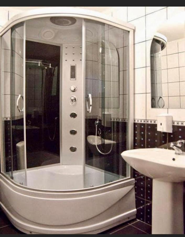 Robert Hotel ドラゴブラト エクステリア 写真