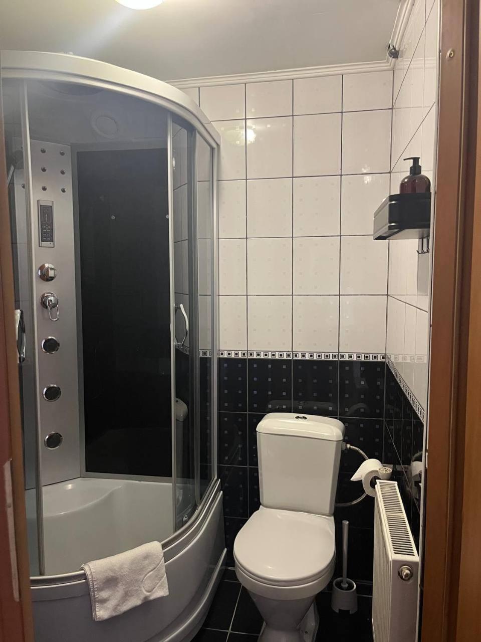 Robert Hotel ドラゴブラト エクステリア 写真