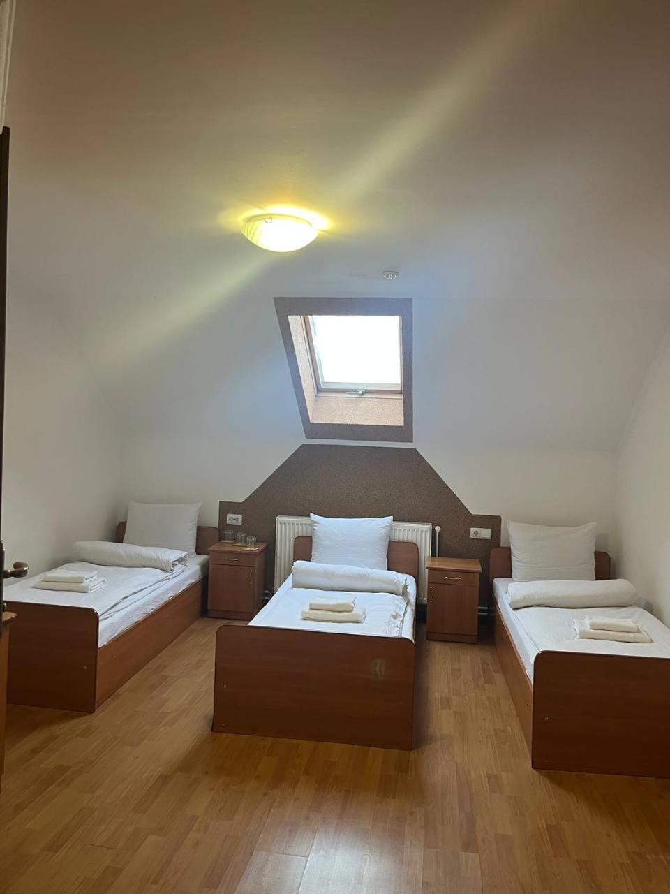 Robert Hotel ドラゴブラト エクステリア 写真